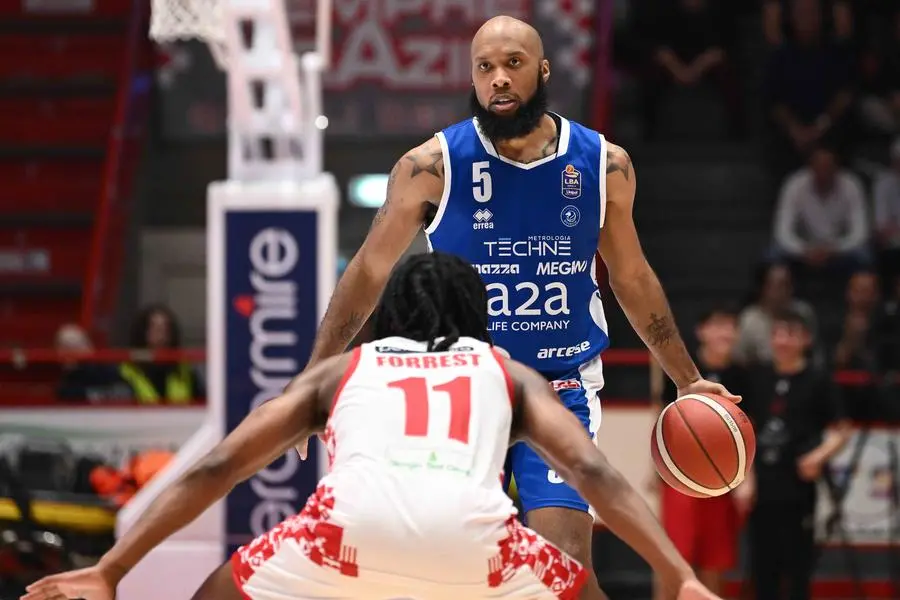 Basket, gli scatti di Pistoia-Germani