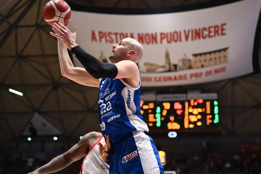 Basket, gli scatti di Pistoia-Germani