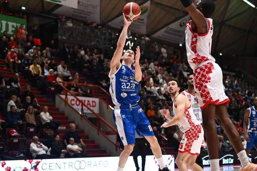 Basket, gli scatti di Pistoia-Germani