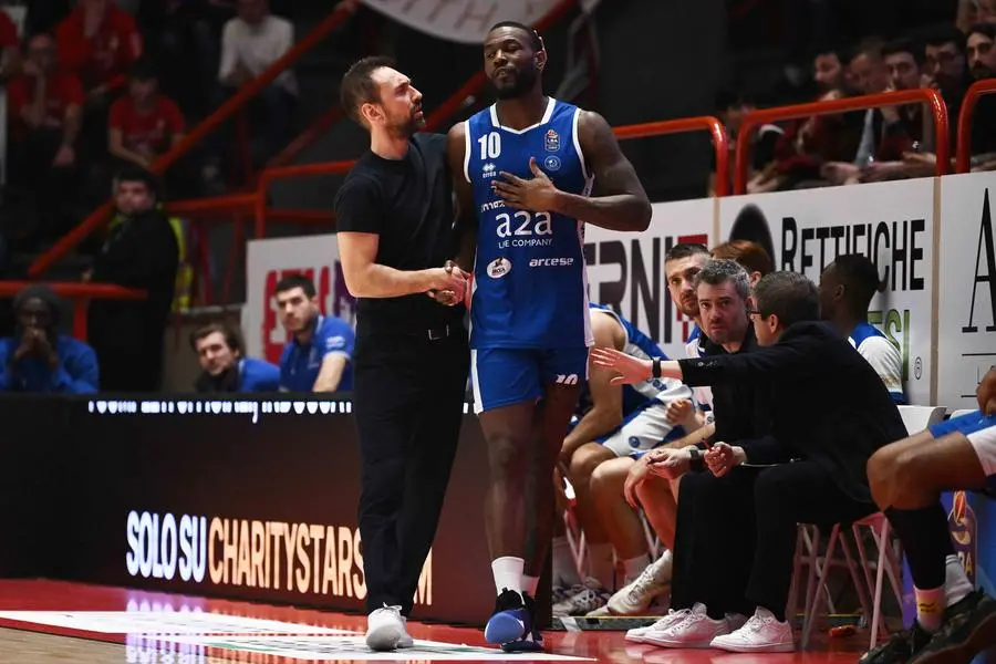 Basket, gli scatti di Pistoia-Germani