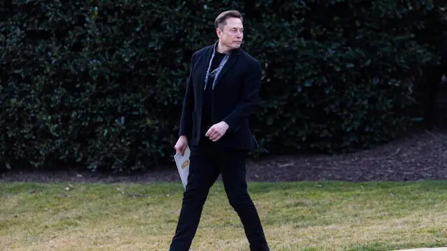 epa11948071 US Department of Government Efficiency's (DOGE) Elon Musk (C) walks behind President Donald Trump (not pictured) as they depart the White House for Florida in Washington, DC, USA, 07 March 2025. EPA/JIM LO SCALZO