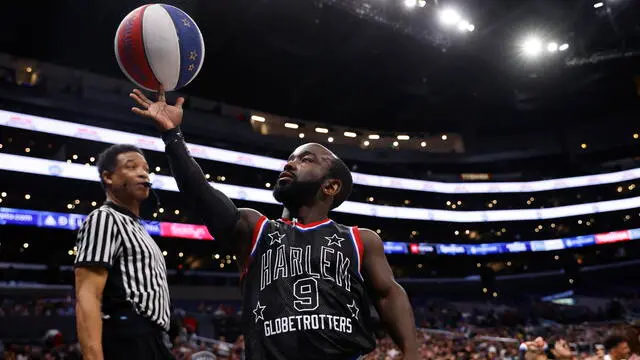 epa11181647 Hot Shot Swanson spins the ball on his finger during a performance of the Harlem Globetrotters 2024 World Tour in Los Angeles, California, USA, 25 February 2024. The Harlem Globetrotters are a US exhibition basketball team that play mostly against deliberately ineffective opponents, such as the Washington Generals. EPA/CAROLINE BREHMAN SHUTTERSTOCK OUT