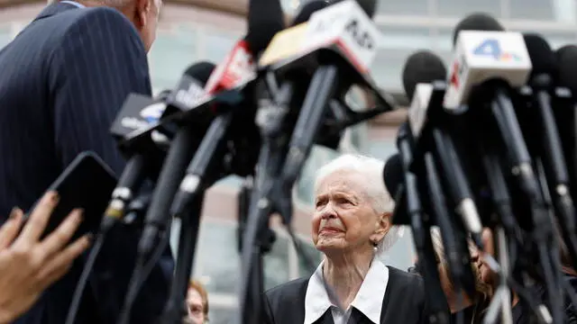 epa11740496 Erik and Lyle Menendez's aunt Joan VanderMolen (C) speaks to the media after a status hearing on whether to reconsider the first-degree murder conviction of Lyle and Erik Menendez in Los Angeles, California, USA, 25 November 2024. Brothers Lyle and Erik Menendez were sentenced in 1996 for first degree murder for killing their parents, Jose and Kitty Menendez, but new evidence in the case has lead prosecutors to reexamine the brothers' sentencing. EPA/CAROLINE BREHMAN