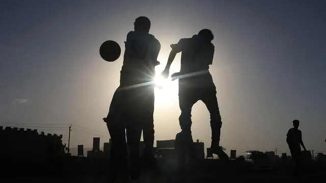 epa11842795 Young Yemenis in action during a soccer match in Sana'a, Yemen, 21 January 2025. Football matches are being played by young people and children in neighborhoods since most of the local clubs in war-ridden Yemen have been closed. EPA/YAHYA ARHAB