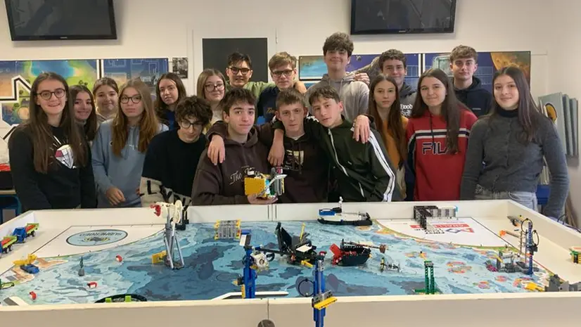 La squadra robotica del Bonsignori di Remedello passa le selezioni e parteciperà alla competizione nazionale - © www.giornaledibrescia.it