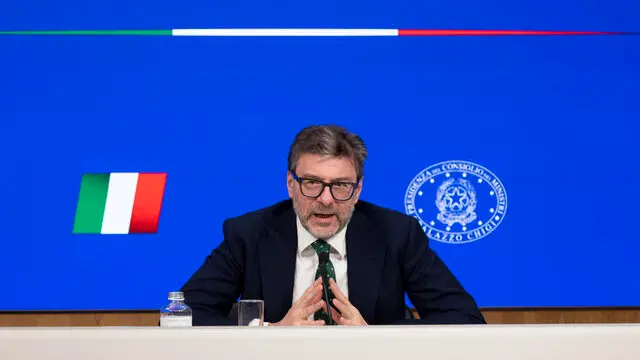 Il ministro dell’economia Giancarlo Giorgetti, durante la conferenza stampa a palazzo Chigi, dopo il consiglio dei ministri. Roma, 5 febbraio 2025 ANSA/MASSIMO PERCOSSI