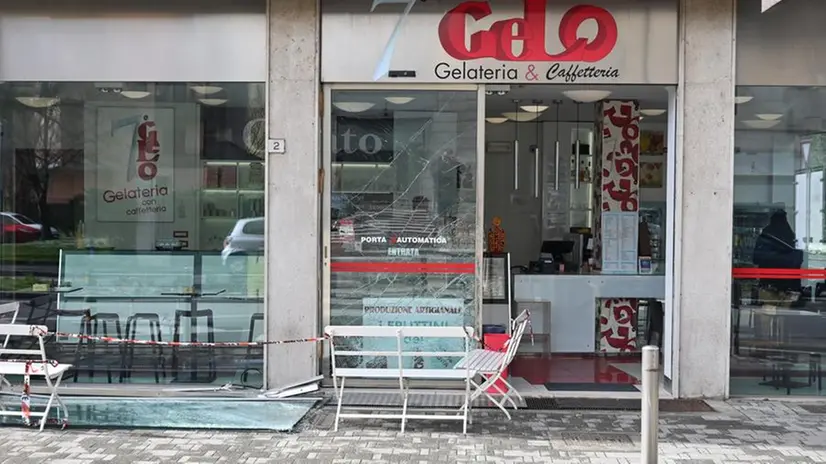 CRONACA BRESCIA VIA CEFALONIA SPACCATA GELATERIA SETTIMO GELO REDAZIONE CRONACA PER ROBERTO MANIERI 11-03-2025  GABRIELE STRADA NEW EDEN GROUP                             