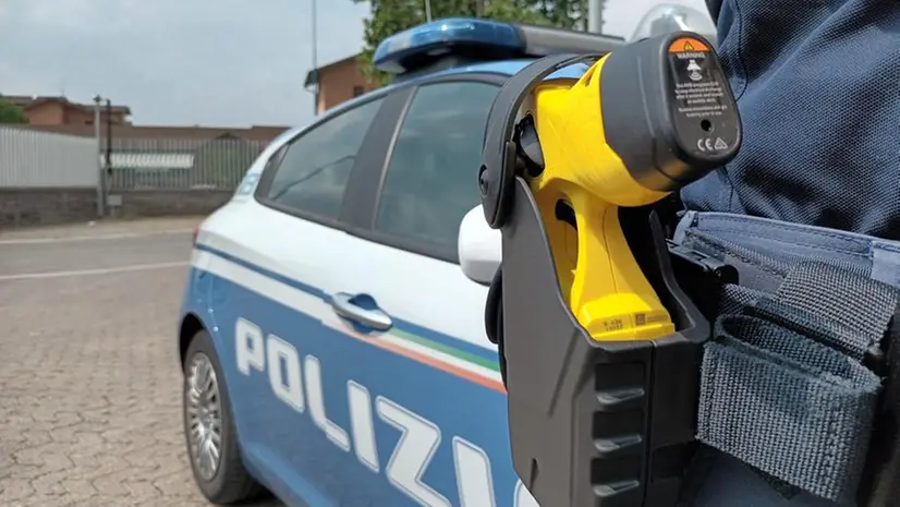 Un taser in dotazione alla Polizia