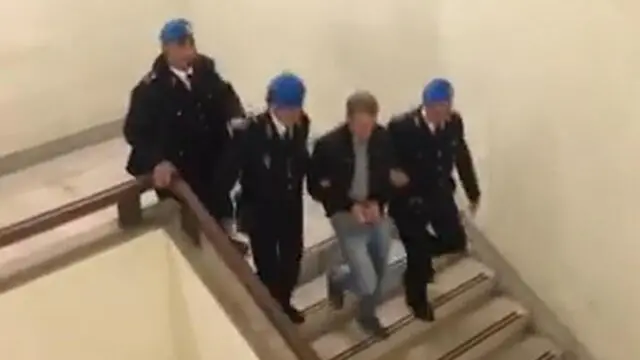 Un fermo immagine di un video che mostra Alberto Stasi per la prima volta parla pubblicamente in un'aula di giustizia dopo la condanna definitiva a 16 anni di carcere per l'omicidio di Chiara Poggi. Lo ha fatto a Milano come parte offesa in un processo a carico di Maria Grazia Montanti, accusata di diffamazione e minacce aggravate pubblicate sulla pagina Facebook 'Delitto Garlasco: giustizia per Chiara Poggi' di cui lei era una delle amministratrici. Milano, 15 novembre 2017. ANSA/ FRAME VIDEO/FRANCESCA BRUNATI