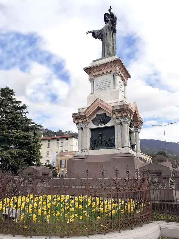 Alcune immagini dei narcisi fioriti in giro per la città