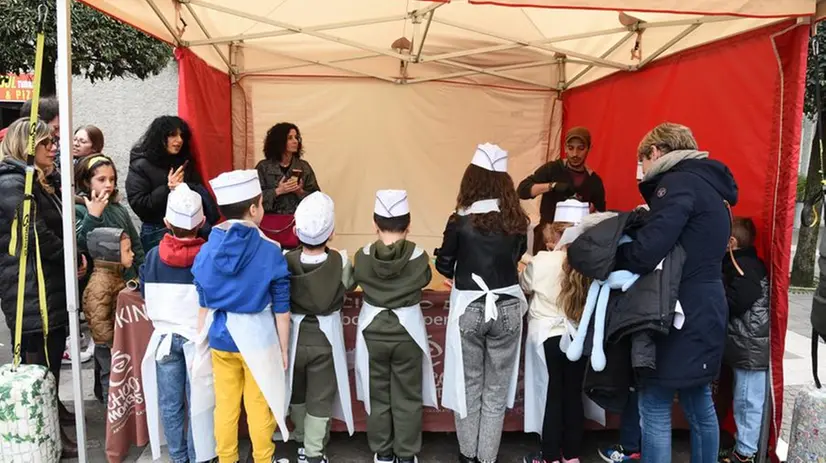 Dodici stand, laboratori per bambini e una sfilata - © www.giornaledibrescia.it