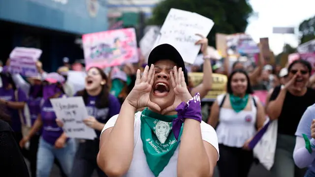 epa11949916 A woman shouts a slogan during a march on International Women's Day in San Salvador, El Salvador, 08 March 2025. Hundreds of Salvadoran women demonstrated against mining and gender violence on International Women's Day. EPA/RODRIGO SURA