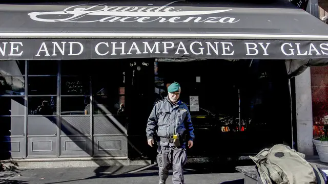 Il nucleo di polizia economico-finanziaria della GdF fuori dal locale La Gintoneria in via Napo Torriani a Milano, 4 marzo 2025. ANSA/MOURAD BALTI TOUATI