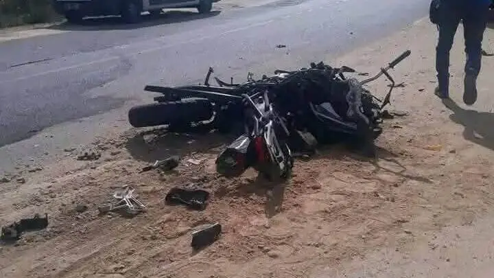 La moto del bresciano distrutta dal camion - © www.giornaledibrescia.it