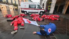 Aggressioni a medici e infermieri, il flash mob in corso Zanardelli