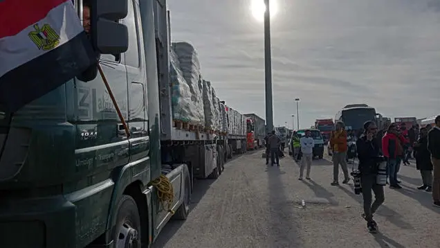 Camion di aiuti in ingresso a Gaza dal valico di Rafah.