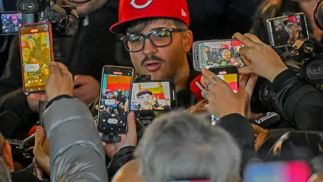 Il rapper Geolier in occasione della cerimonia di conferimento di una targa e della medaglia della città da parte del sindaco Manfredi (non in foto), per il risultato conseguito al Festival di Sanremo, 12 febbraio 2024. ANSA/ CIRO FUSCO