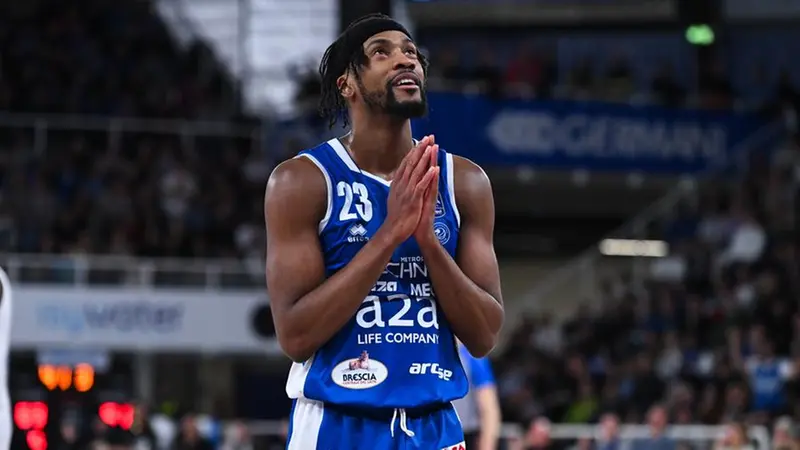 Demetre Rivers nella sfida dello scorso gennaio contro Tortona - Foto New Reporter Checchi © www.giornaledibrescia.it