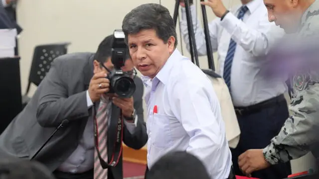 epa11939982 Former Peruvian President Pedro Castillo arrives for a trial, in Lima, Peru, 04 March 2025. Castillo expressed, minutes before the start of the trial for the attempted self-coup he announced in 2022, that he refuses to participate in it as it is a "farce," and reported that he has appointed a new lawyer. EPA/Paolo Aguilar