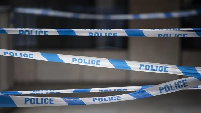 epa08036955 Police cordon at the crime scene at London Bridge in London, Britain, 01 December 2019. At least two members of the public have died and a male suspect has been shot dead by police at the scene on 29 November after a stabbing at London Bridge. EPA/FACUNDO ARRIZABALAGA