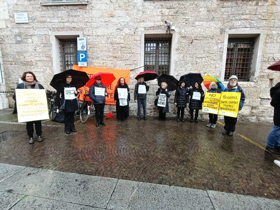 Il presidio contro il transito di armi all'aeroporto di Montichiari