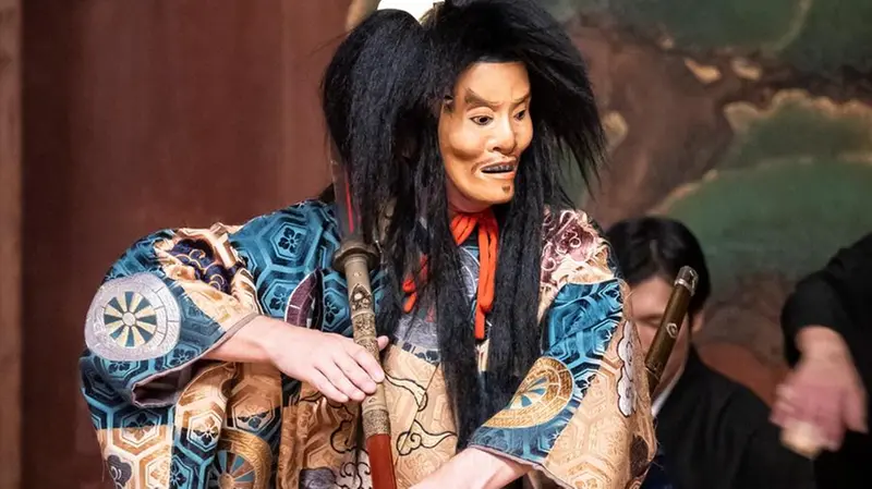 Pellecchia nel noh Funa Benkei al teatro Kongo di Kyoto nell'agosto 2024