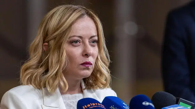 epa11945363 Italian Prime Minister Giorgia Meloni speaks to the media during an European Special Council meeting in Brussels, Belgium, 06 March 2025. The EU leaders are convening for a special summit to discuss ongoing support for Ukraine and enhance European defence. EPA/CHRISTOPHE PETIT TESSON