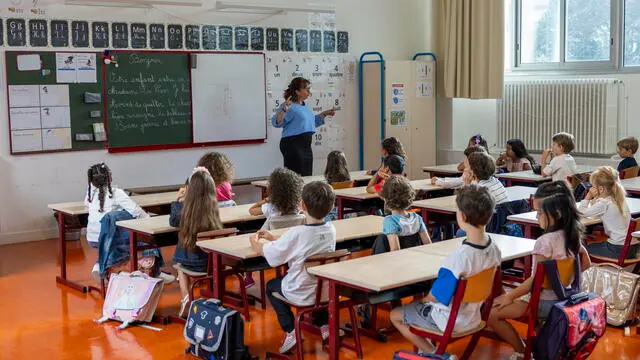 epa11579546 Pupils in a classroom during the visit of French outgoing Minister for Education and Youth Nicole Belloubet, in Bourg la Reine, south of Paris, France, 02 September 2024. About 12 millions pupilare back to school after the summer vacation in France. EPA/ANDRE PAIN