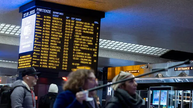 Stazione Termini ritardi dei treni, per guasto. Roma, 27 gennaio 2025 ANSA/MASSIMO PERCOSSI