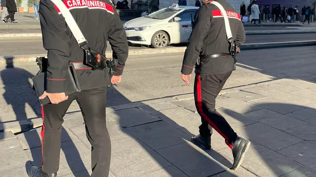 TAGLIO FOTO CARABINIERI