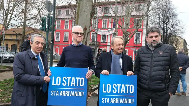 L'onorevole Maurizio Gasparri visita il centro sociale Askatasuna a Torino, 15 Marzo 2025 ANSA/ALESSANDRO DI MARCO