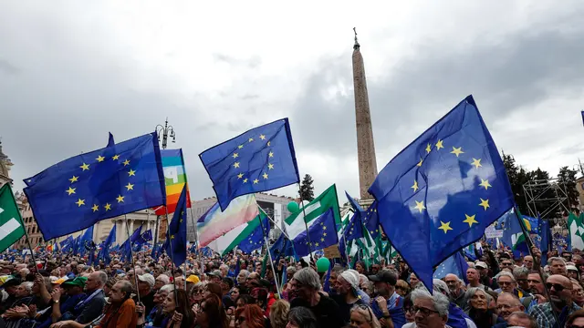 Un momento a Piazza del Popolo durante la manifestazione ‘Una piazza per l’Europa’, Roma, 15 Marzo 2025. ANSA/GIUSEPPE LAMI