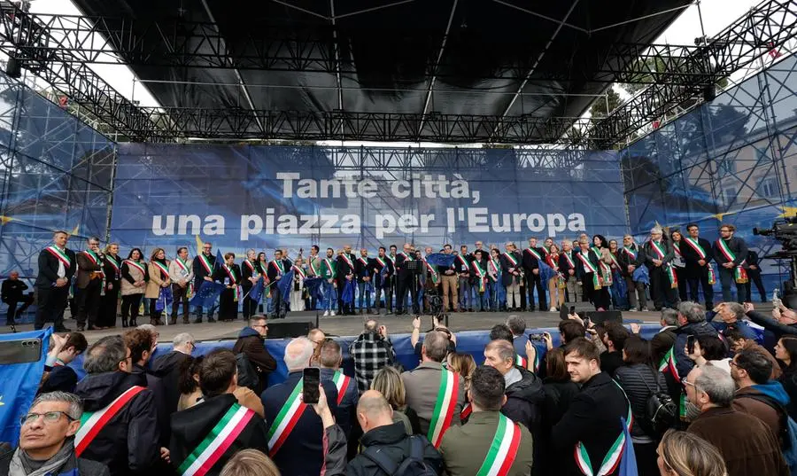 La manifestazione per l'Europa in piazza del Popolo a Roma