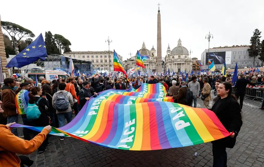 La manifestazione per l'Europa in piazza del Popolo a Roma