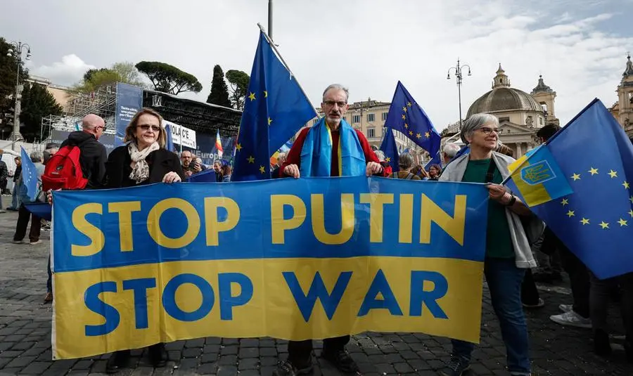 La manifestazione per l'Europa in piazza del Popolo a Roma