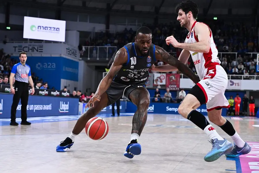 Basket, gli scatti di Germani-Milano