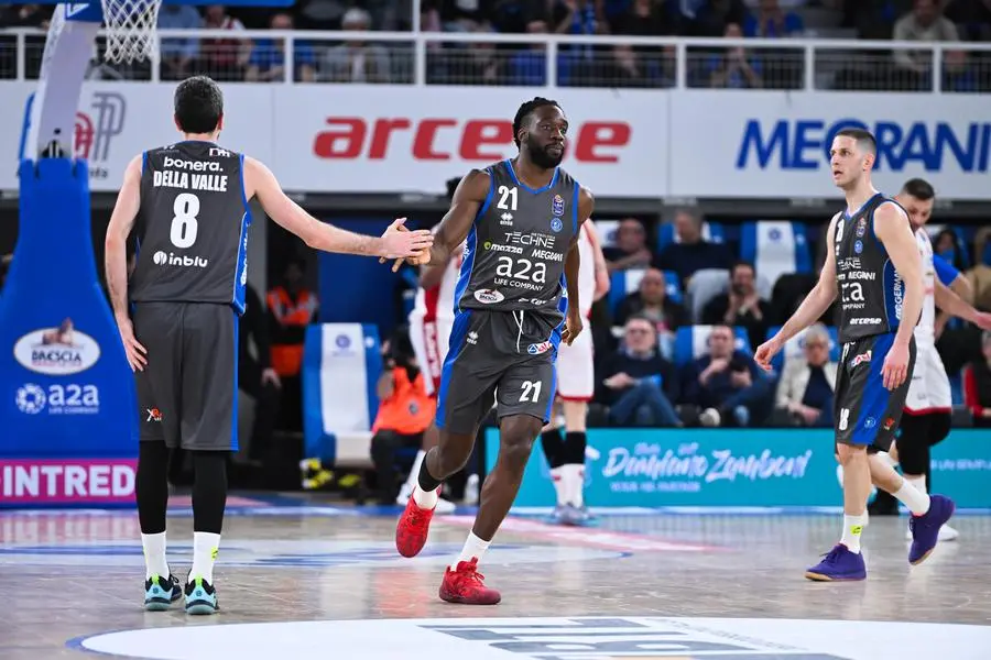 Basket, gli scatti di Germani-Milano