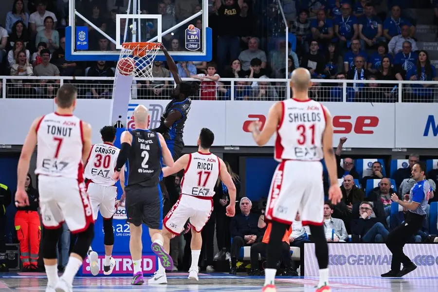 Basket, gli scatti di Germani-Milano