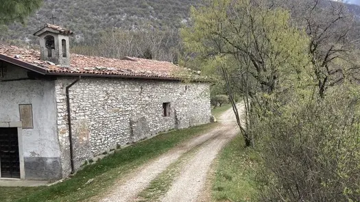 Un tratto del «Cammino delle comete» a Botticino - Foto Ilcamminodellecomete.it