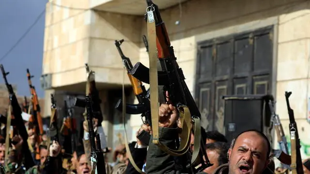 epa11956929 Houthi supporters chant slogans and brandish weapons during a protest against Israel's blockade of Gaza aid in Sana'a, Yemen, 11 March 2025. Yemen's Houthi leader, Abdul-Malik al-Houthi, has threatened that his group will resume maritime attacks against Israel if it does not lift its blockade of aid into the Gaza Strip. The Houthis had launched numerous drone and missile attacks targeting Israeli cities and shipping vessels in the Red Sea over 2024 in support of the Palestinians in Gaza. EPA/YAHYA ARHAB