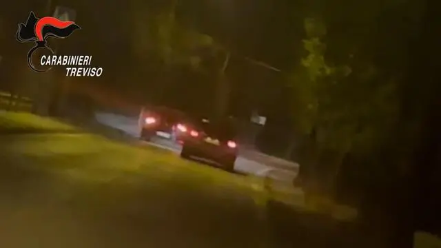 Un fermo immagine tratto da un video mostra un'operazione dei carabinieri che hanno hanno individuato i presunti responsabili di una gara di velocità fra autovetture di grossa cilindrata avvenuta sulla viabilità ordinaria, in piena notte, nella zona di Castelfranco Veneto (Treviso), 3 maggio 2024. ANSA/ CARABINIERI ++HO - NO SALES EDITORIAL USE ONLY++