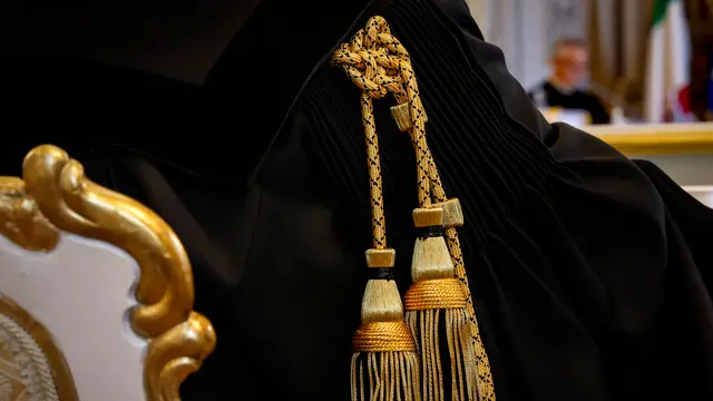 Toga avvocato in aula Udienze del Palazzo della Consulta sede della Corte Costituzionale, Roma 11 Febbraio 2025. ANSA/GIUSEPPE LAMI