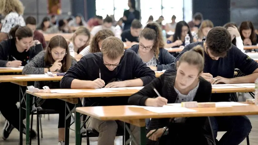 L'esame verrà svolto dopo un semestre ad accesso libero