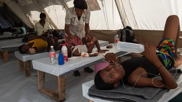 epa10243560 Patients wait to be treated at the Medecins Sans Frontieres (MSF) Cholera Treatment Center (CTC), in the Cite-Soleil neighborhood of Port-au-Prince, Haiti, 13 October 2022 (issued 14 October 2022). Health workers believe that the worst may be yet to come, as there are about 260 suspected cases, 30 confirmed cases, and at least 18 deaths. EPA/JOHNSON SABIN