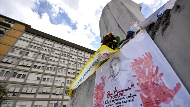 A banner celebrates the 12th anniversary of Pope Francis’ pontificate as he’s still hospitalized in Gemelli Hospital, Rome, Italy, 13 March 2025. ANSA/RICCARDO ANTIMIANI