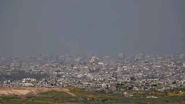 epa11970927 The rubble of destroyed buildings in the northern Gaza Strip, as seen from the Israeli side of the border near Sderot, Israel, 18 March 2025. The Israeli forces on 18 March confirmed they were carrying out 'extensive strikes' on targets in the Gaza Strip, following an Israeli prime minister's statement which ended the ceasefire in place since 19 January. According to provisional figures released by the Palestinian Health Minister, more than 300 people were killed in a series of overnight strikes in the Gaza Strip. EPA/ATEF SAFADI