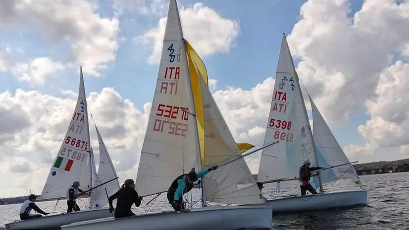 Sul lago di Garda si è aperta la stagione delle regate 2025 © www.giornaledibrescia.it