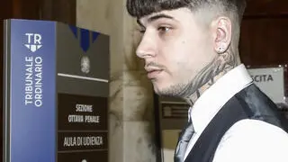 Il trapper Andrea Arrigoni in arte Shiva al processo abbreviato per tentato omicidio presso Palazzo di Giustizia a Milano, 10 luglio 2024. ANSA/MOURAD BALTI TOUATI