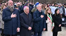 Rettore UniBG Sergio Cavalieri, Vescovo Mons. Francesco Beschi, Assessore al Welfare di Regione Lombardia Guido Bertolaso, Sindaca di Bergamo Elena Carnevali e Ministro per le disabilità Alessandra Locatelli durante la cerimonia al bosco della memoria durante la giornata nazionale in memoria delle vittime dell'epidemia di coronavirus. Bergamo, Italy, 18 marzo 2025. ANSA/MICHELE MARAVIGLIA