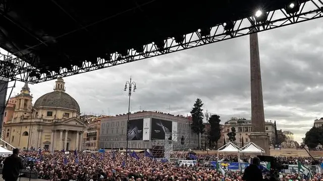 Piazza del Popolo vista dal palco della manifestazione, Roma, 15 marzo 2025. ANSA